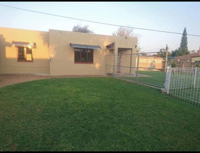 4 BEDROOM FREESTANDING FOR SALE IN KEMPTON PARK EXT 2